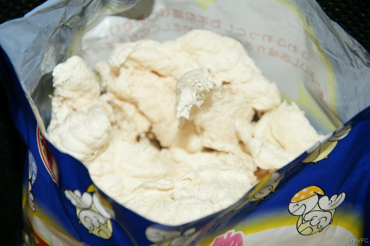 DSC06422 沖縄限定スナック「天使のはね」ふわふわでおいしい空港のローソンでゲット